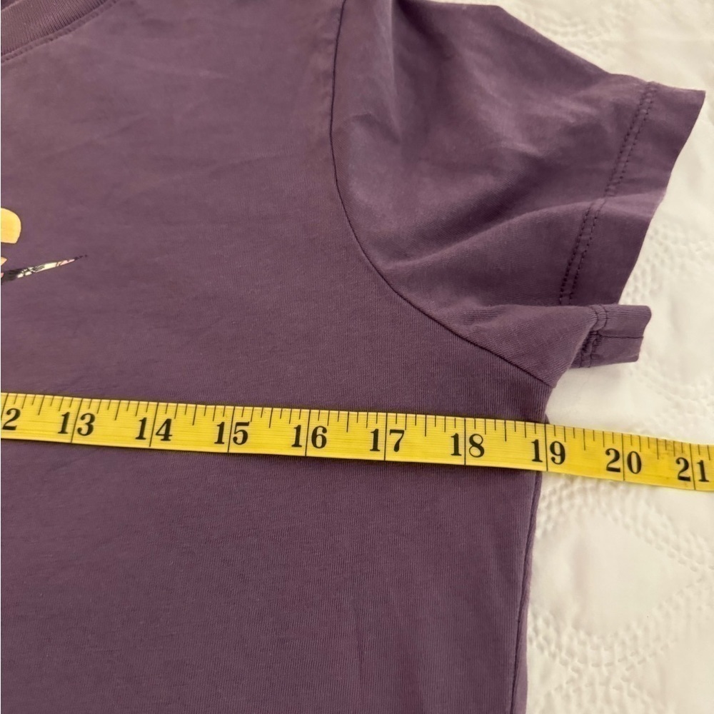 Women’s Nike Shirt Size M with Floral “swoosh” - Picture 3 of 5